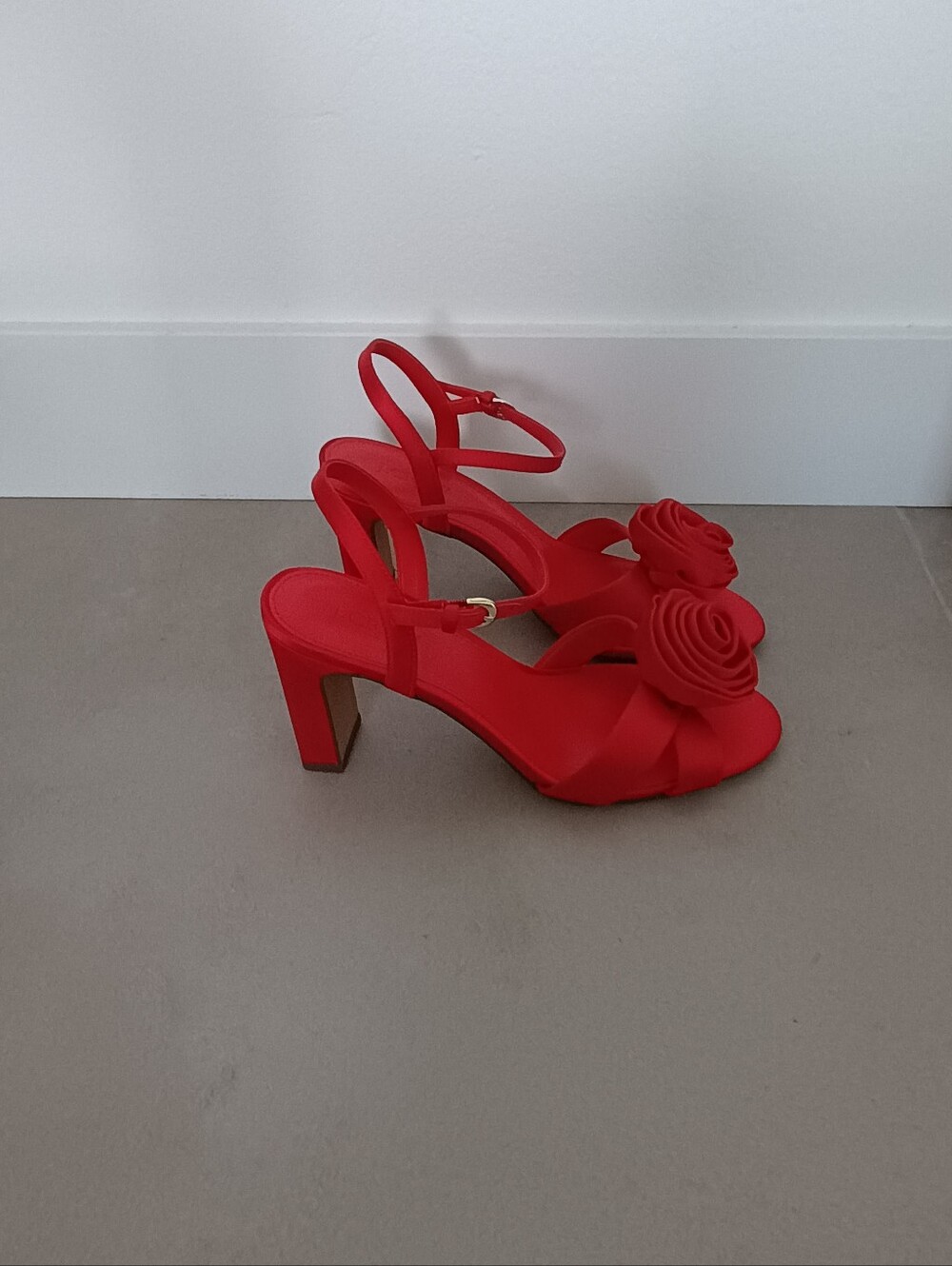 J. Crew Satin Rosette Heels Size 8.5 US Cardinal Red NWT - Picture 6 of 10